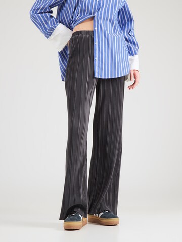 ABOUT YOU Широкий Штаны 'Philine' в Серый: спереди