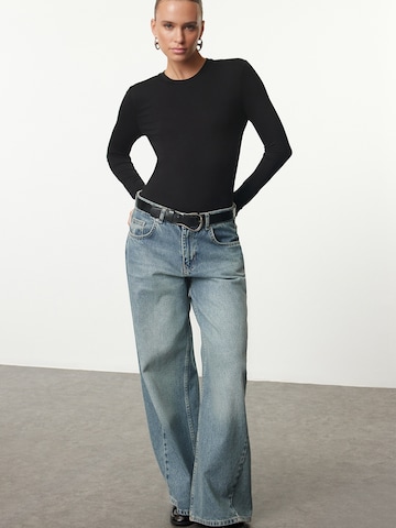 Trendyol - Camiseta en negro