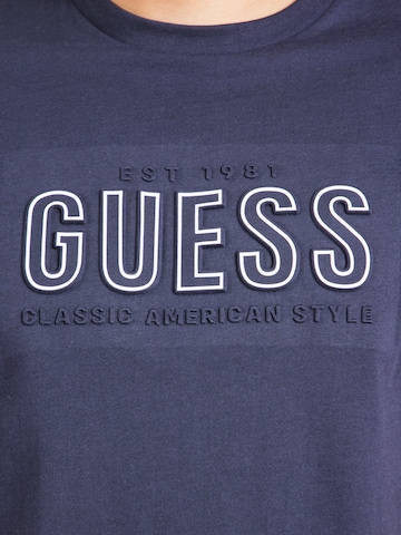 GUESS Μπλουζάκι σε μπλε