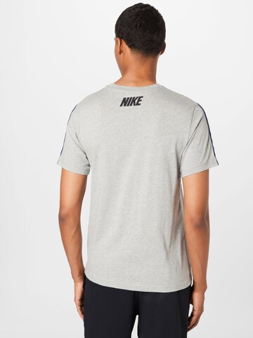 Nike Sportswear T-Shirt in Grau