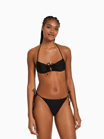 Bandeau Sutien costum de baie de la Bershka pe negru: față