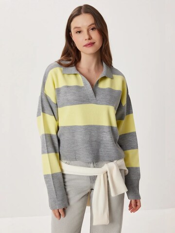 Happiness İstanbul Trui in Geel: voorkant