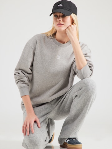 ADIDAS ORIGINALS Sweatshirt 'Essentials' in Grijs: voorkant