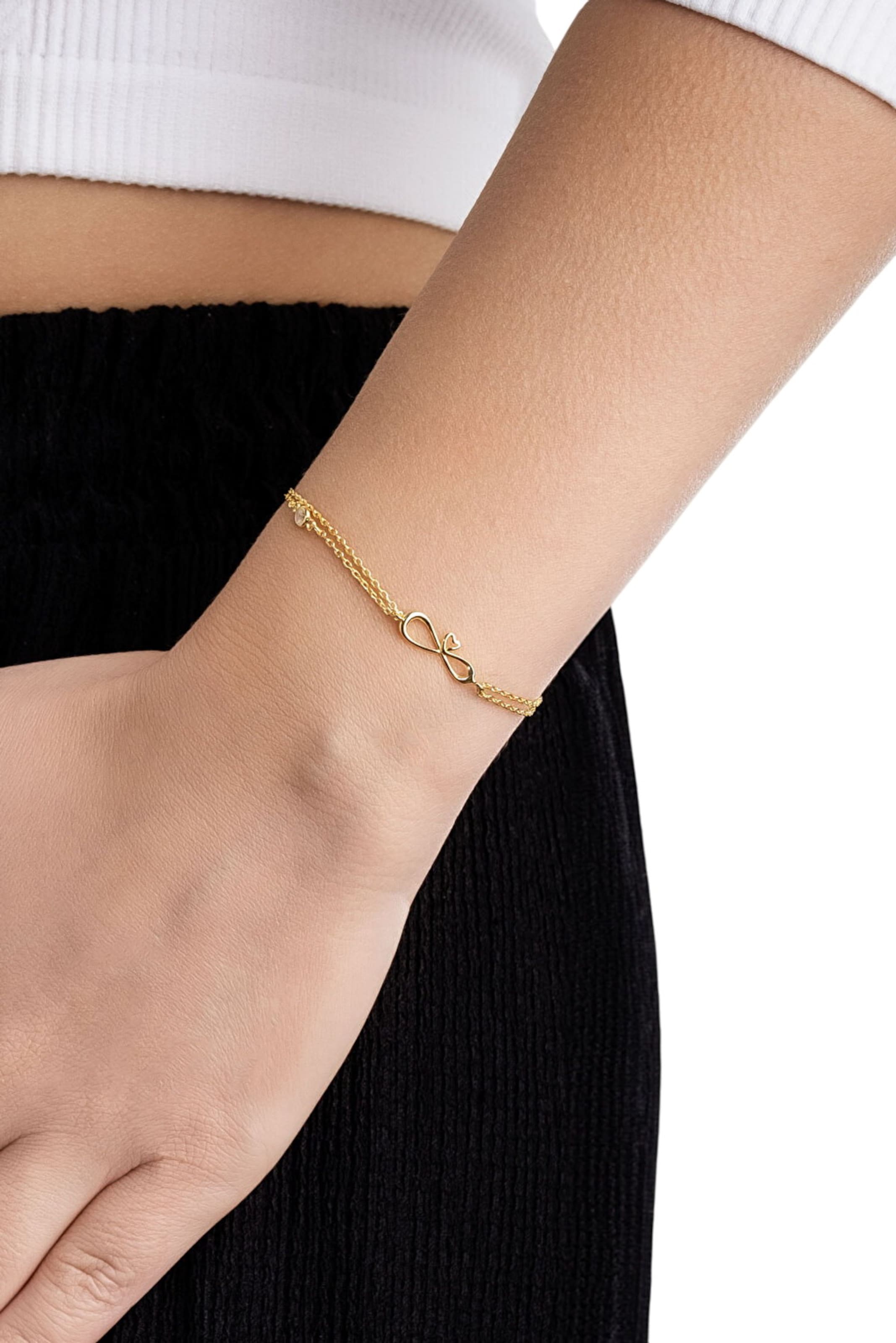 So Chic Bracelet in Gold: front