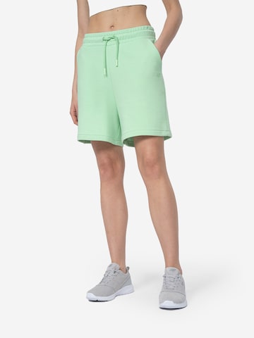 4F Ohlapna forma Športne hlače 'CAS F199' | zelena barva: sprednja stran