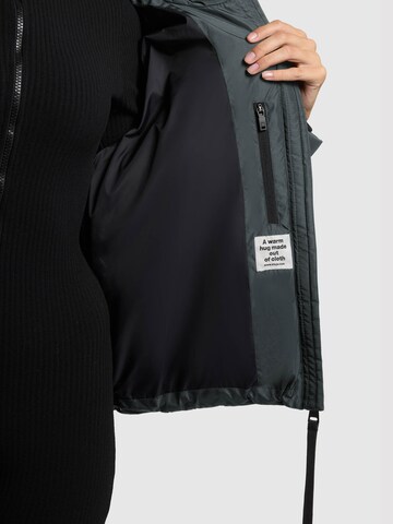 Geacă de iarnă 'Audrey Matt' de la khujo pe gri