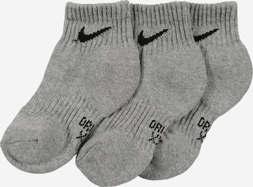 Chaussettes Nike Sportswear en gris : devant