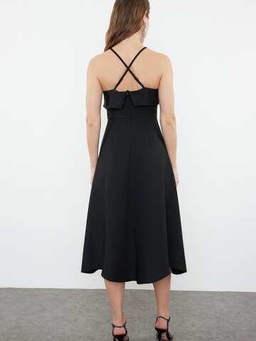 Trendyol Kleid in Schwarz