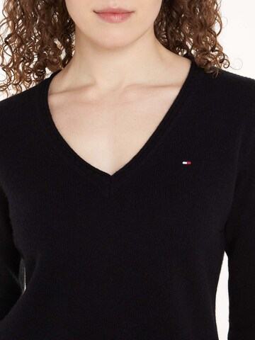 TOMMY HILFIGER Sweater in Black