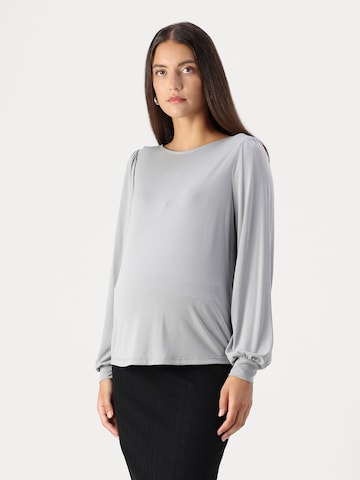 Only Maternity T-shirt 'OLMFREE' i grå: framsida