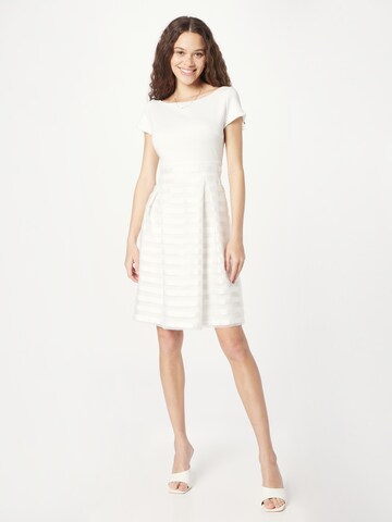 Rochie de cocktail de la SWING pe bej