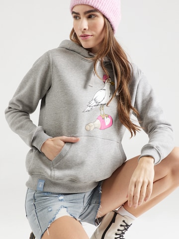 Derbe Sweatshirt 'Sturmmöwin' in Grau