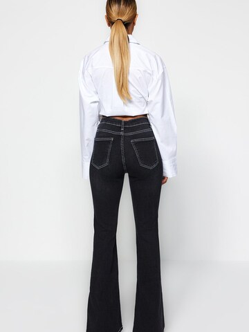 Trendyol Regular Jeans in Black