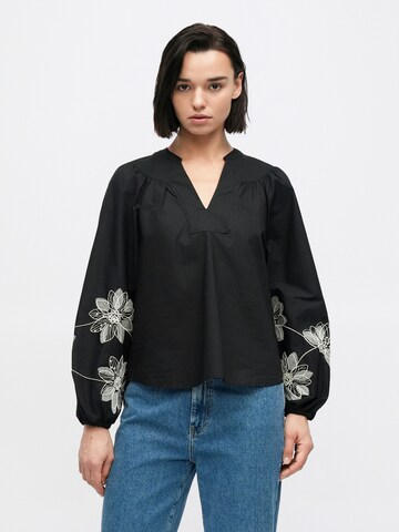 OBJECT Blus 'OBJMERLE' i svart: framsida