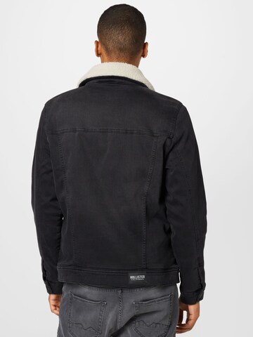 HOLLISTER Jacke in Schwarz