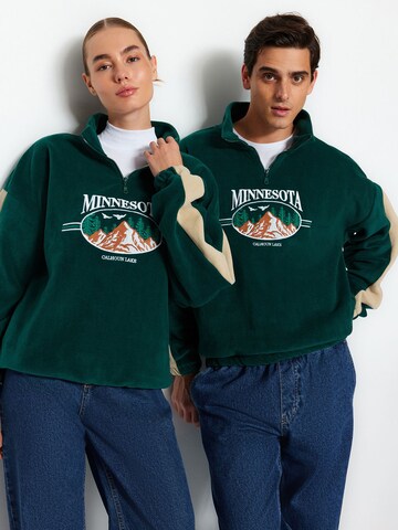 Sweat-shirt Trendyol en vert
