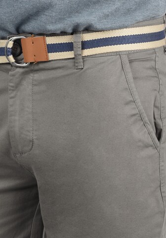 !Solid Regular Chinoshorts 'Monty' in Grau