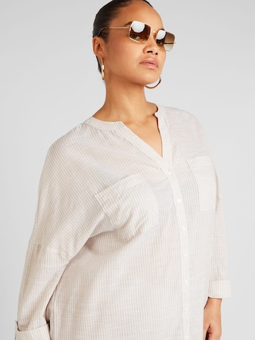 Camicia da donna 'APELDOORN' di ONLY Carmakoma in beige