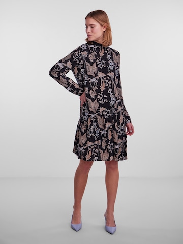 PIECES - Vestido 'Jubilee' en negro: frente