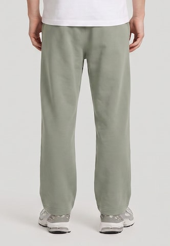 Urban Classics Loose fit Pants in Grey: back