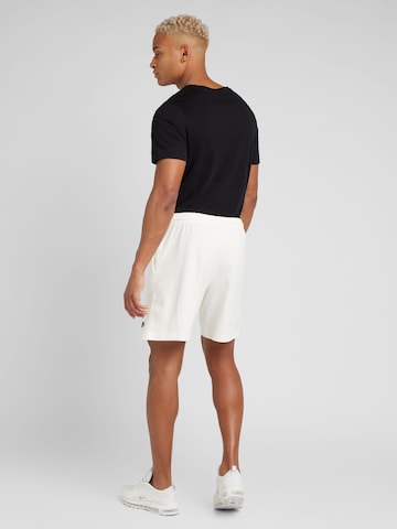Nike Sportswear tavaline Püksid 'Club', värv valge