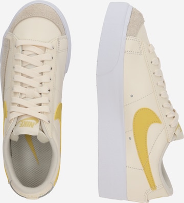 Sneaker bassa 'Blazer' di Nike Sportswear in beige