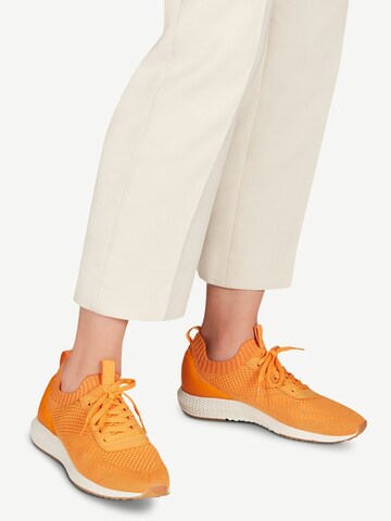 Baskets basses Tamaris en orange
