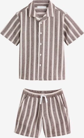 Next Setti värissä ruskea: etupuoli