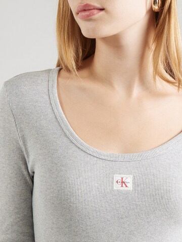 T-shirt Calvin Klein Jeans en gris