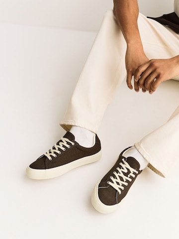 Next Platform trainers in Brown