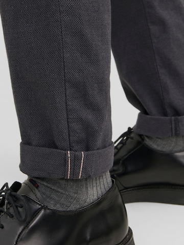 Coupe slim Pantalon chino JACK & JONES en noir