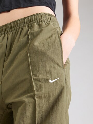 Wide leg Pantaloni de la Nike Sportswear pe verde