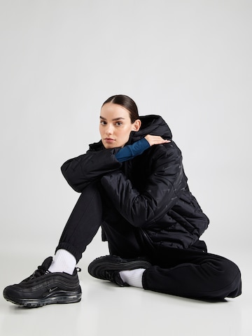 Nike Sportswear Přechodná bunda 'Classic' – černá
