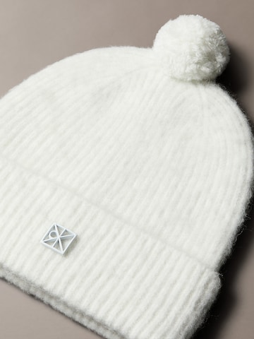 Calvin Klein Шапка в Белый