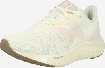 Chaussure de course 'Arishi V4' new balance en blanc : devant