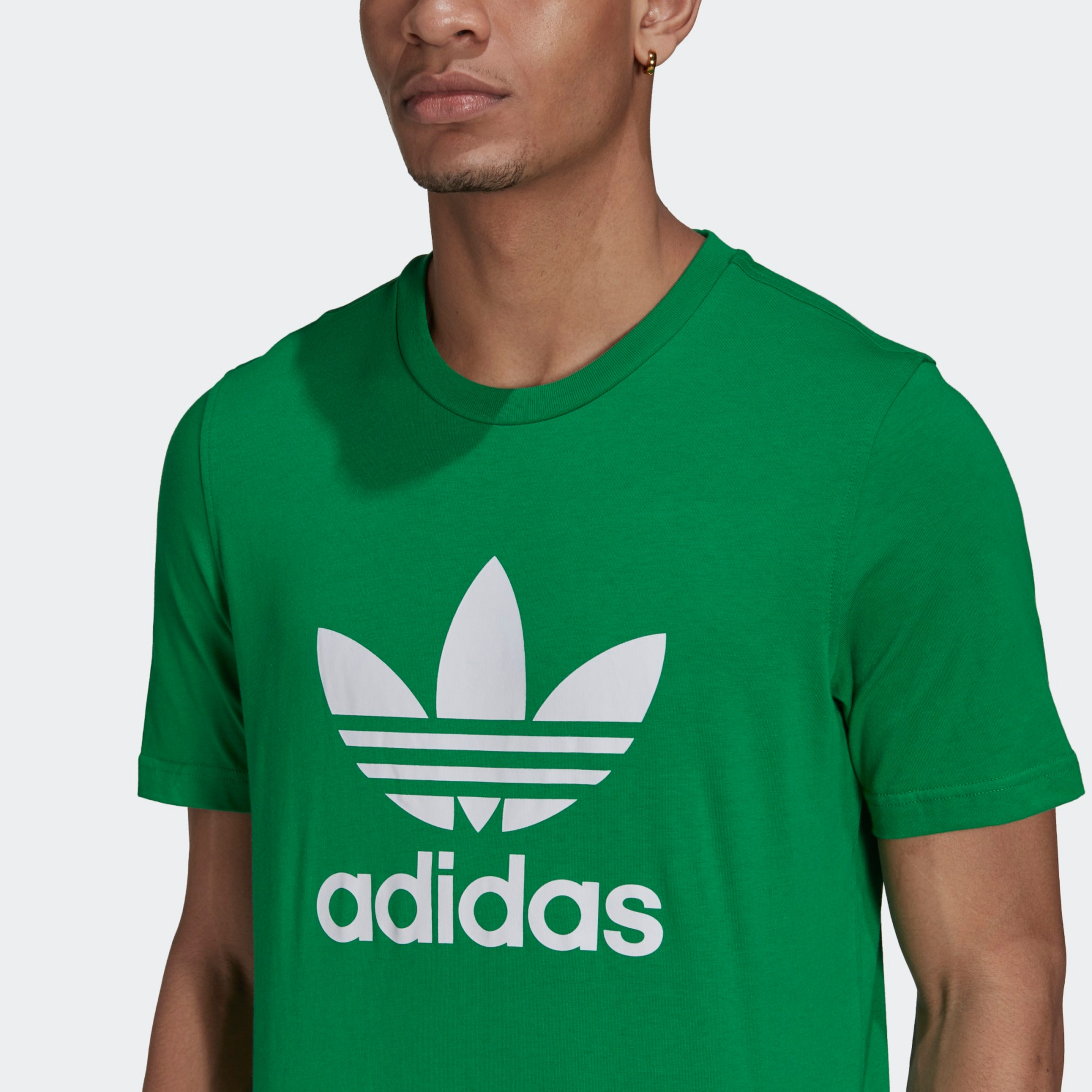 Адидас хлопок. Adidas Originals футболка зеленая. Футболка адидас зеленая мужская. Футболки шелкография адидас. Хлопок адидас.