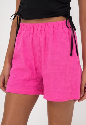 FRESHLIONS Regular Trousers in Pink