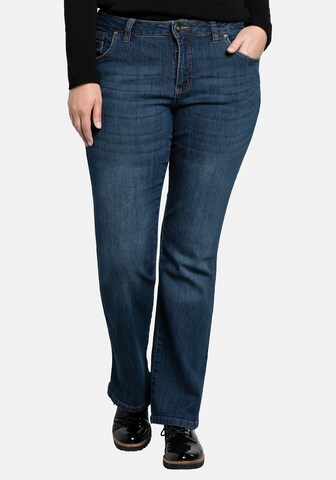 SHEEGO Bootcut Jeans 'Maila' in Blauw: voorkant