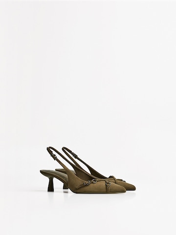 Pumps de la Bershka pe verde