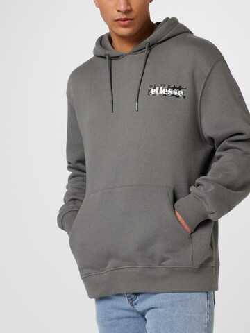 ELLESSE - Sweatshirt 'Ferry' em cinzento