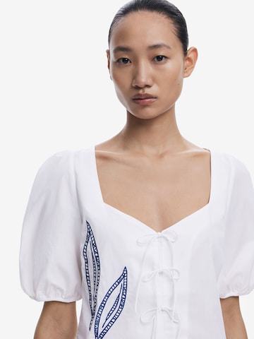 Desigual Μπλούζα σε λευκό