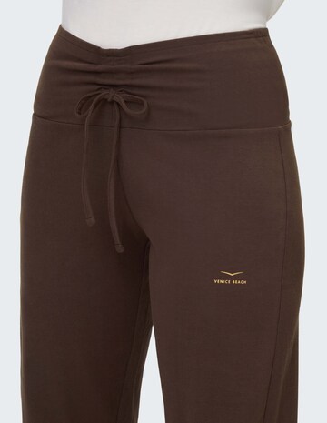VENICE BEACH Tapered Workout Pants in Brown