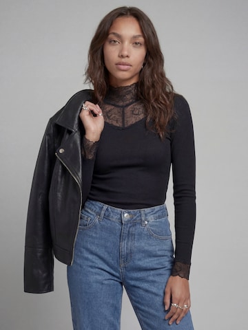 Tricou 'JREBWHARPER' de la JJ Rebel pe negru