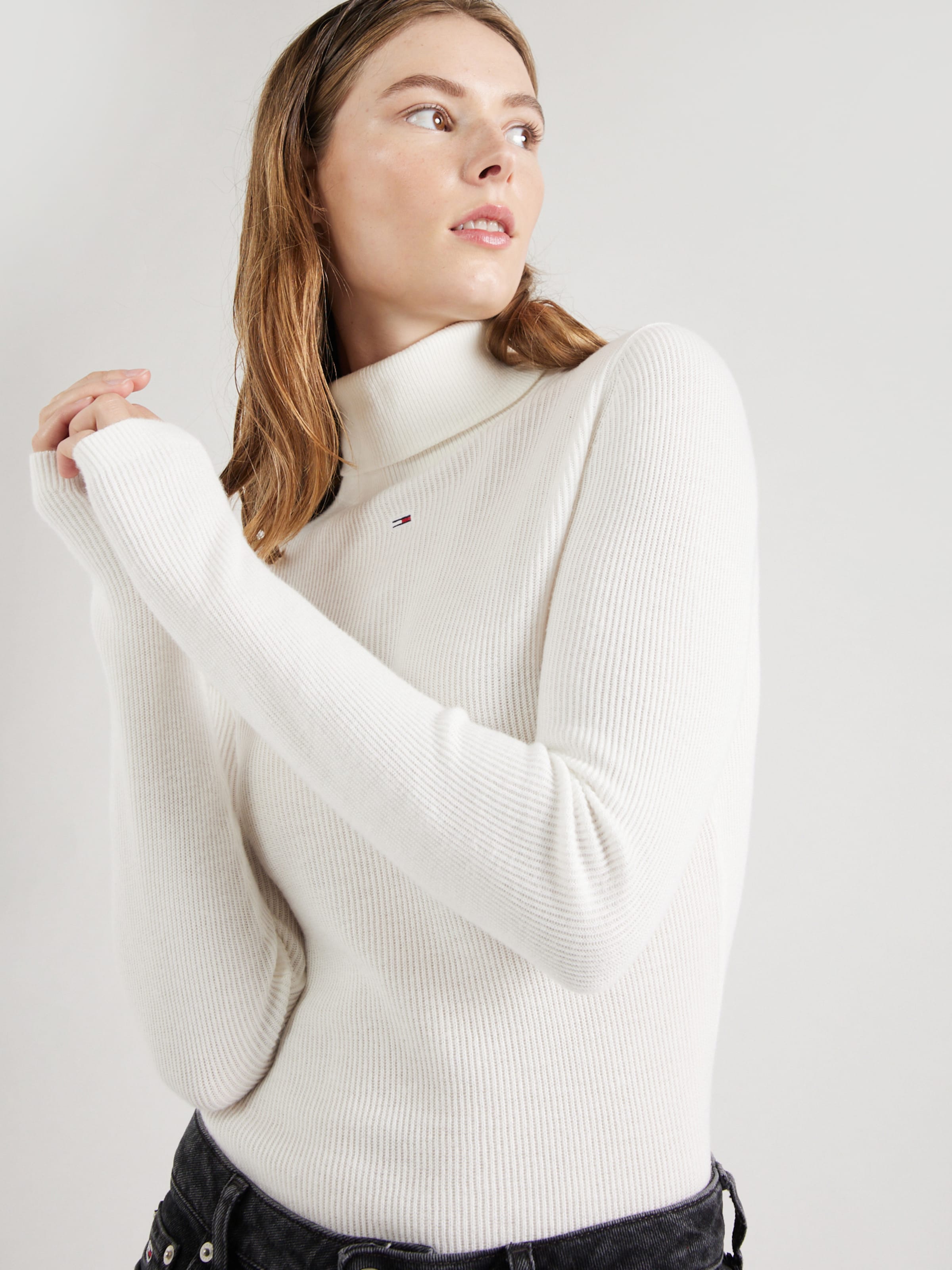 Tommy jeans jumper white deals