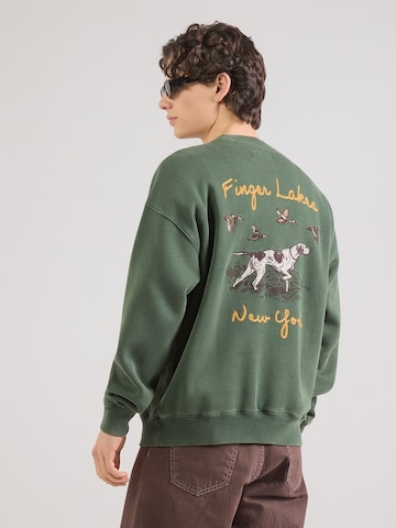 Abercrombie & Fitch Свитшот 'COUNTRYSIDE' в Зеленый: спереди