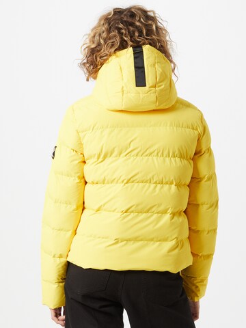 Superdry Winterjacke in Gelb