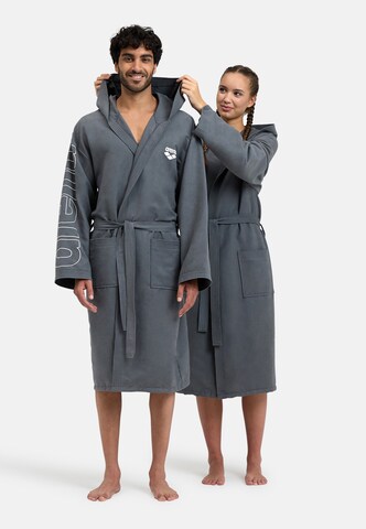 ARENA Спортен халат за баня 'Zeal Plus' в сиво: отпред