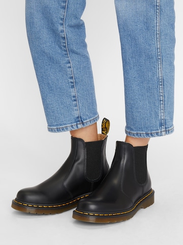 Dr. Martens Chelsea Boots in Black: front