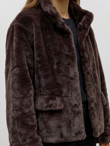 Geacă de primăvară-toamnă de la VERO MODA pe maro