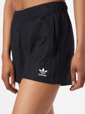 regular Pantaloni di ADIDAS ORIGINALS in nero